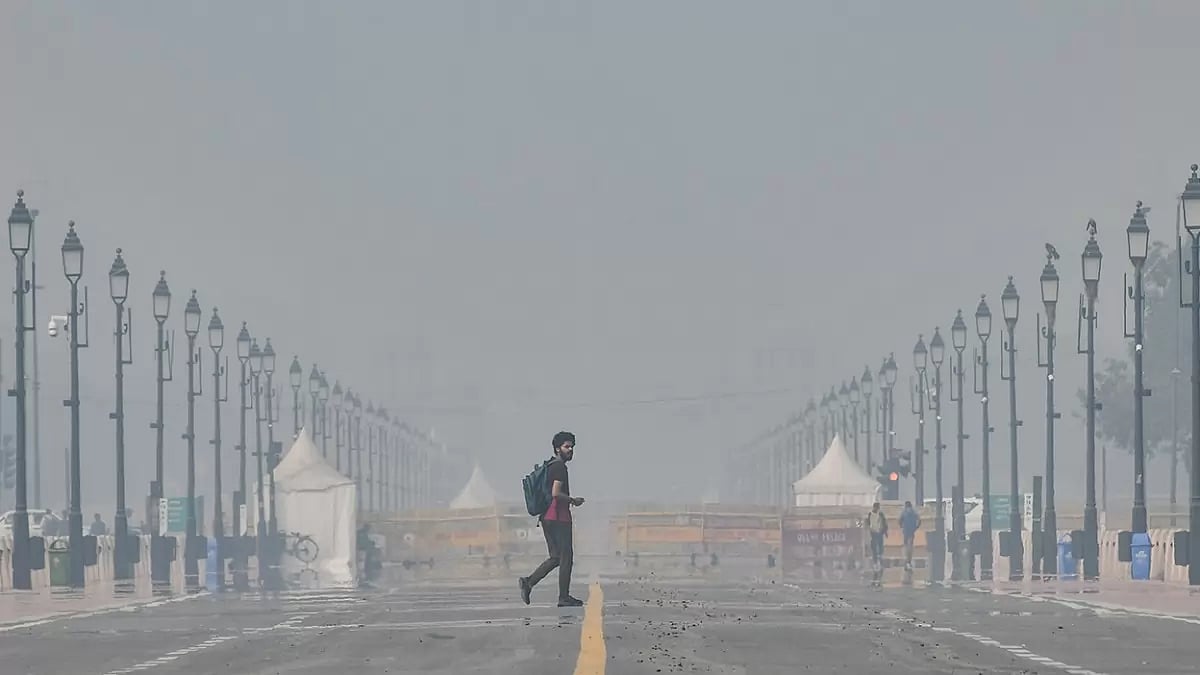 Weather: Delhi AQI nears severe zone 