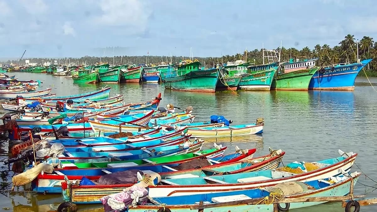 Indian fishermen arrested by Lankan navy