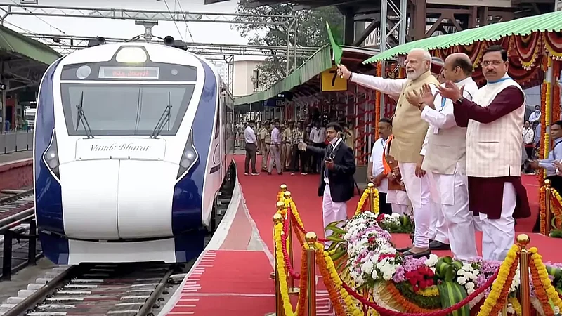 Maha Minister Demands Vande Bharat Express From Nagpur To Hyderabad