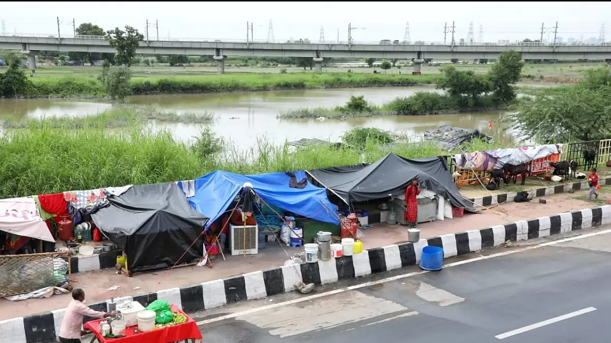 Residents of the jhuggies on Yamuna Floodplains
