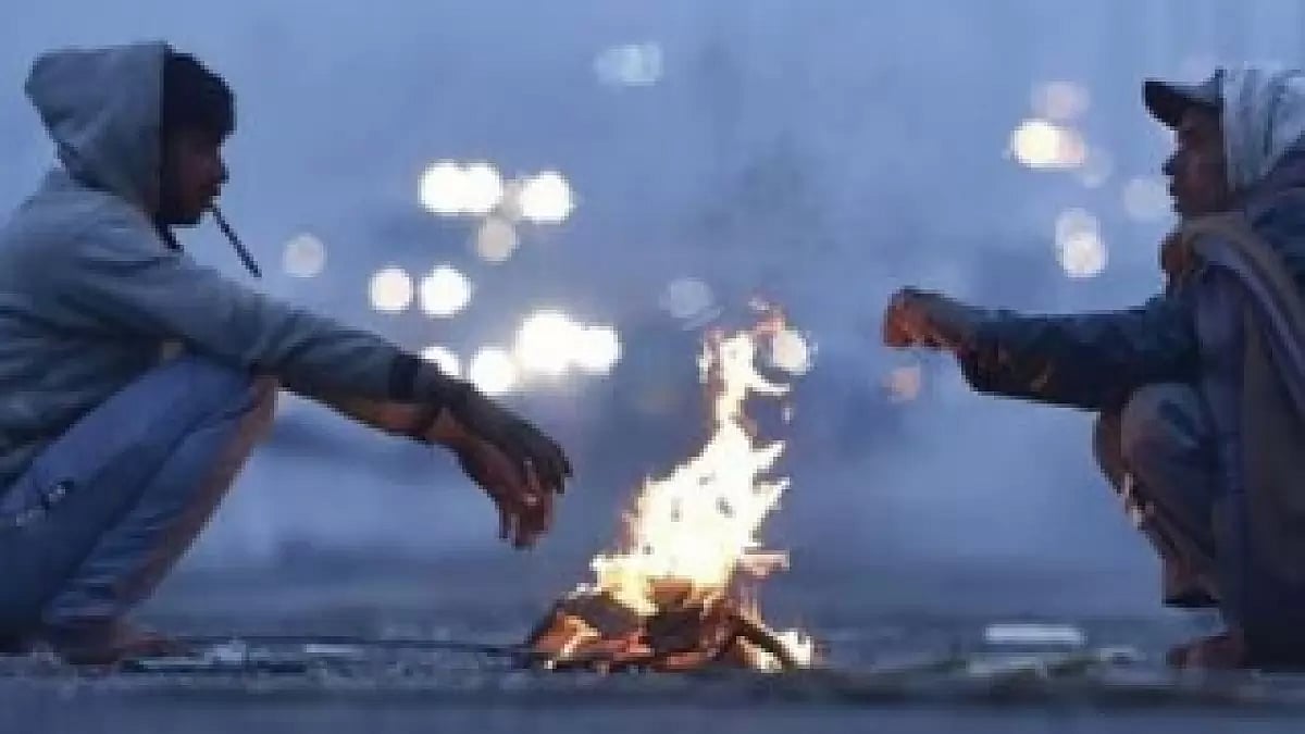 A cold wave swept the eastern parts of Madhya Pradesh