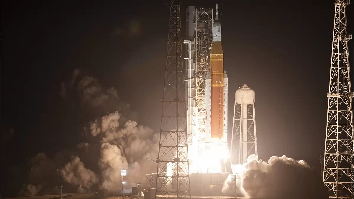 NASAs moon rockets successful launch, launching Artemis I mission