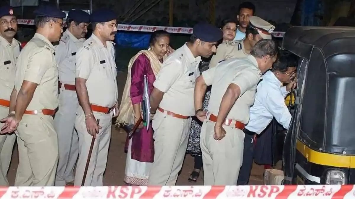 On Saturday, there was an explosion in a moving autorickshaw in Mangaluru - null
