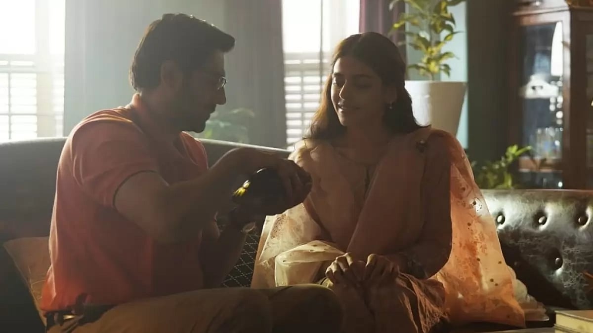 Kartik Aaryan and Alaya F in a still from 'Freddy'