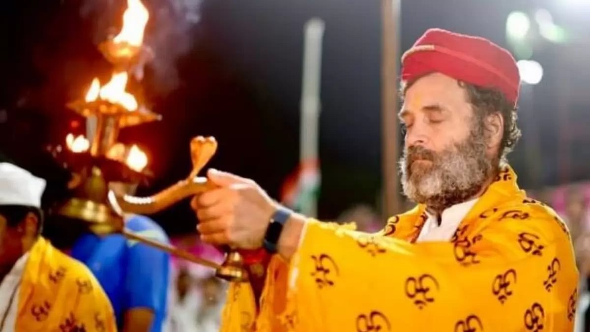 Congress leader Rahul Gandhi performing Aarti at Omkareshwar temple during Bharat Jodo Yatra's Madhy