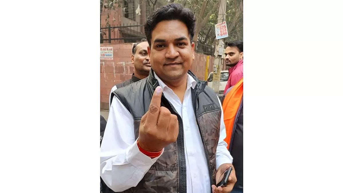 Kapil Mishra casts vote for MCD polls