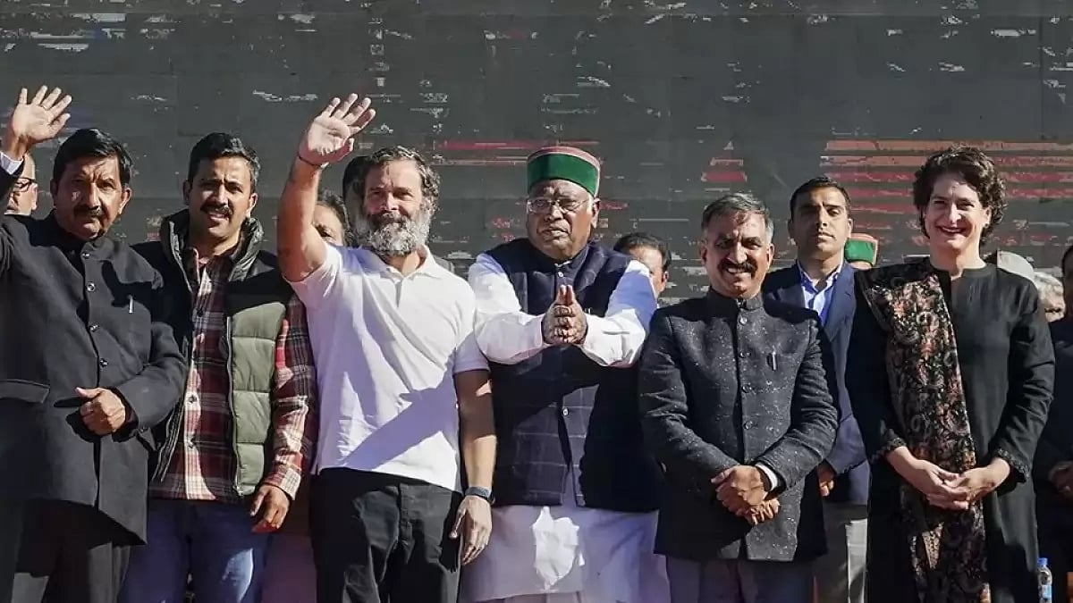 Himachal Pradesh CM Sukhvinder Sukhu (2R) with Congress top leadership in Shimla
