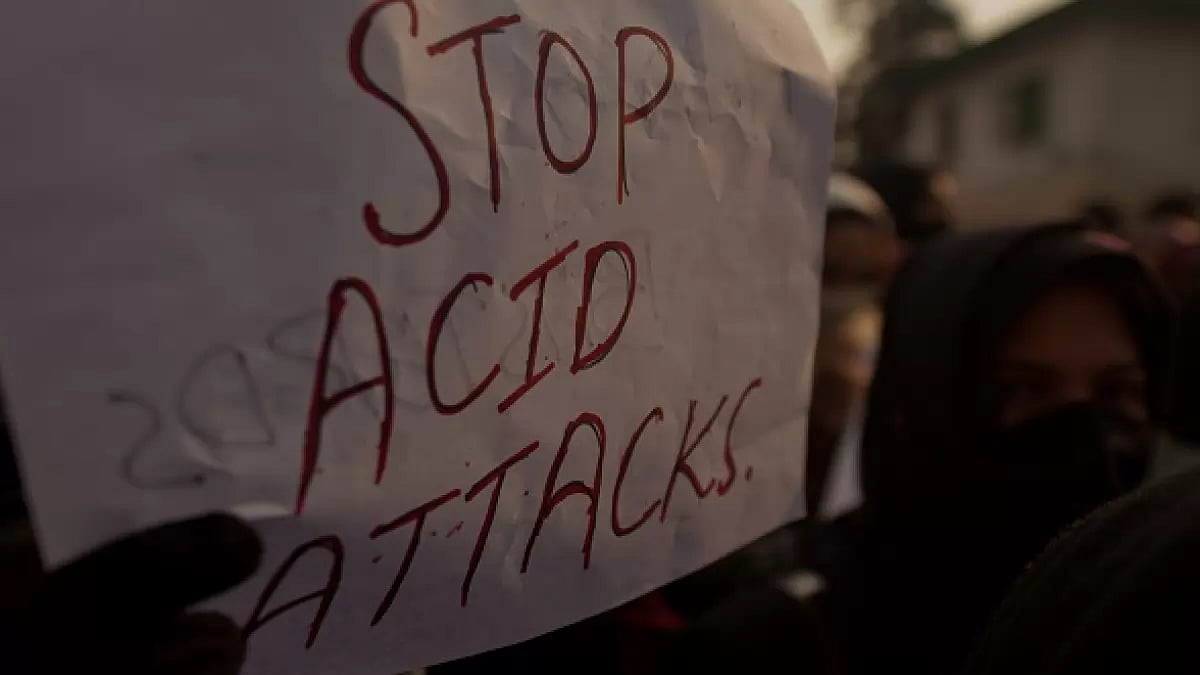 DCW sought an action taken report over sale of acid on e-commerce portals by December 20
