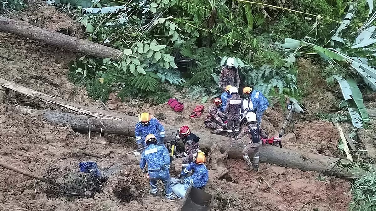 Landslide Hits Tourist Resort In Malaysia