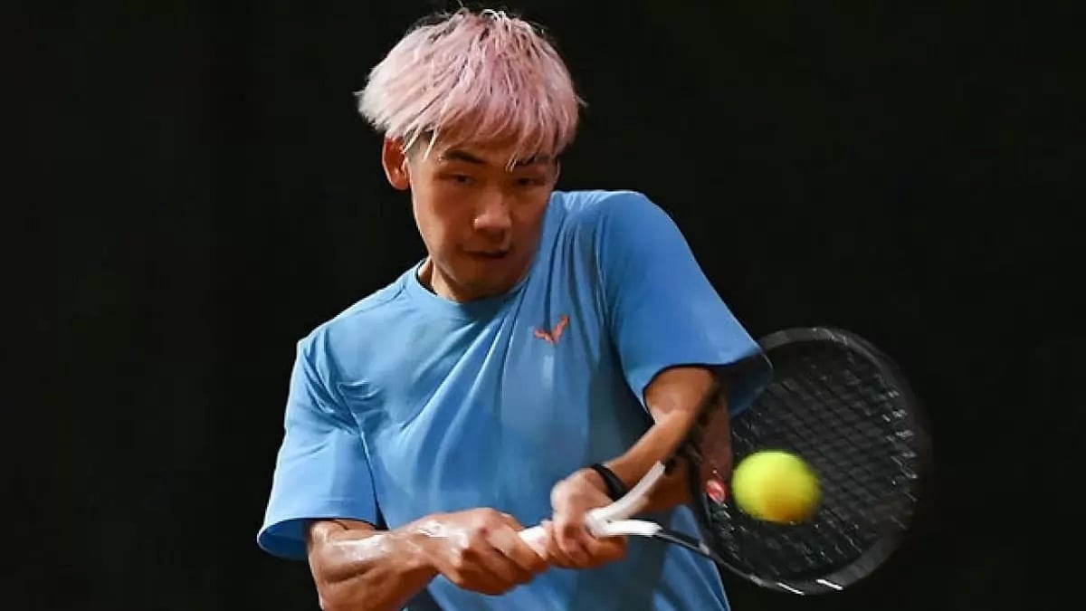Baoluo is ranked No. 525 in doubles.