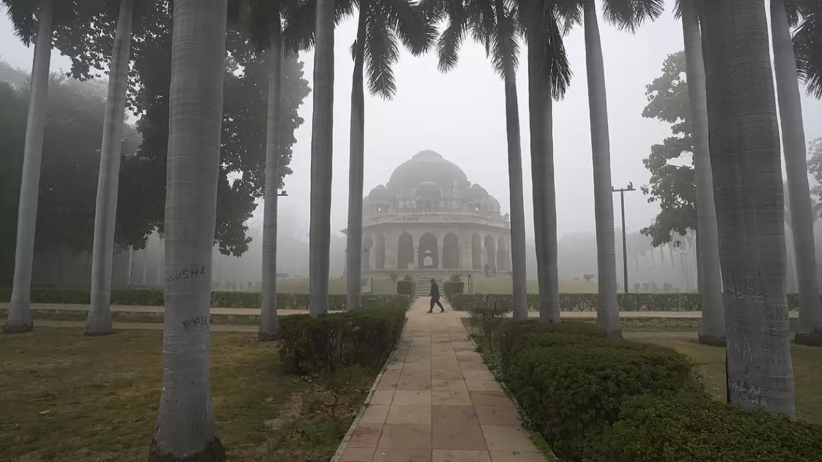 Weather: Fog in Delhi