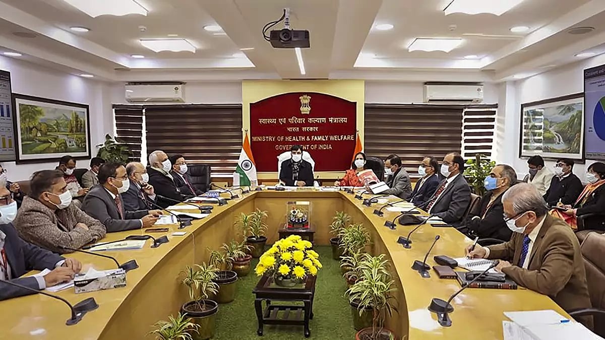 Mansukh Mandaviya at meeting on COVID situation