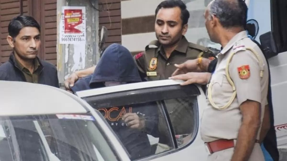 |file pic| : A person in police custody