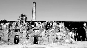 Dr. Paramita Mukherjee Mullick writes on Mumbai’s closed cotton mills, on vada pav, and on the 100 years of the Marine Drive.