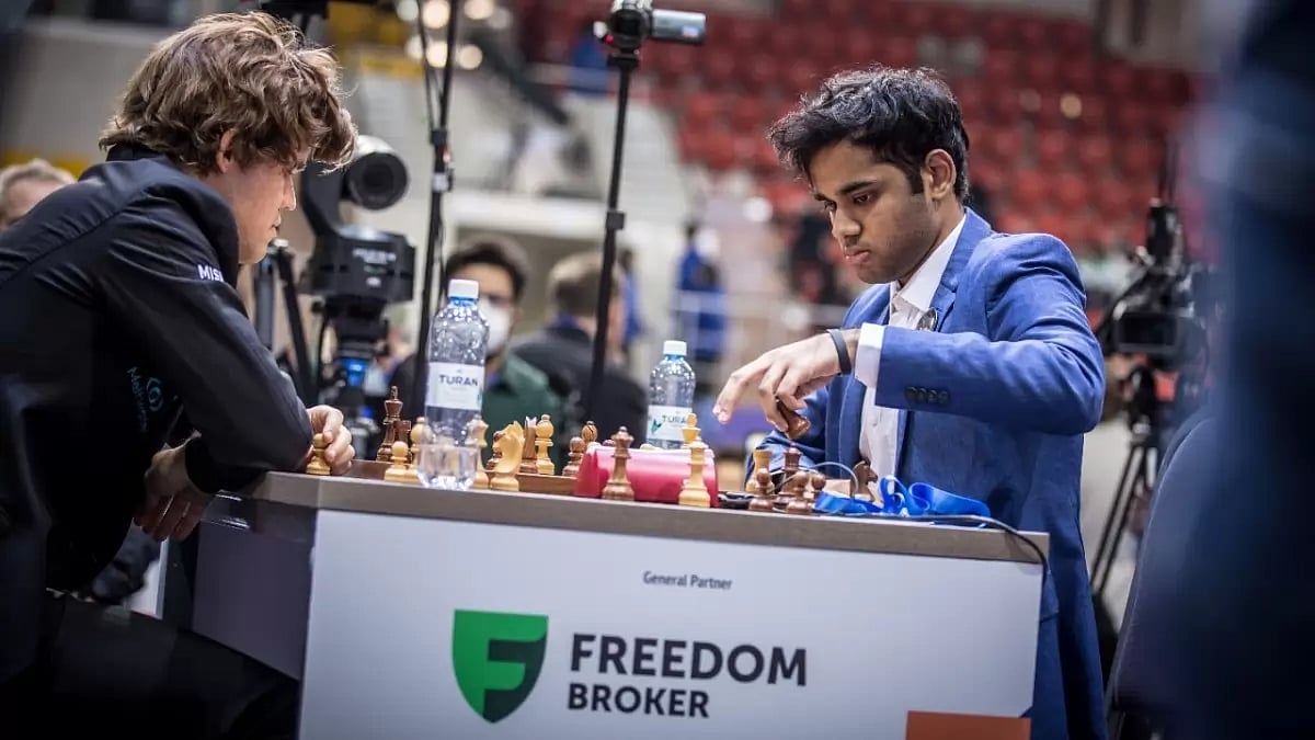 Arjun Erigaisi plays Magnus Carlsen in the FIDE World Rapid Chess Championships.
