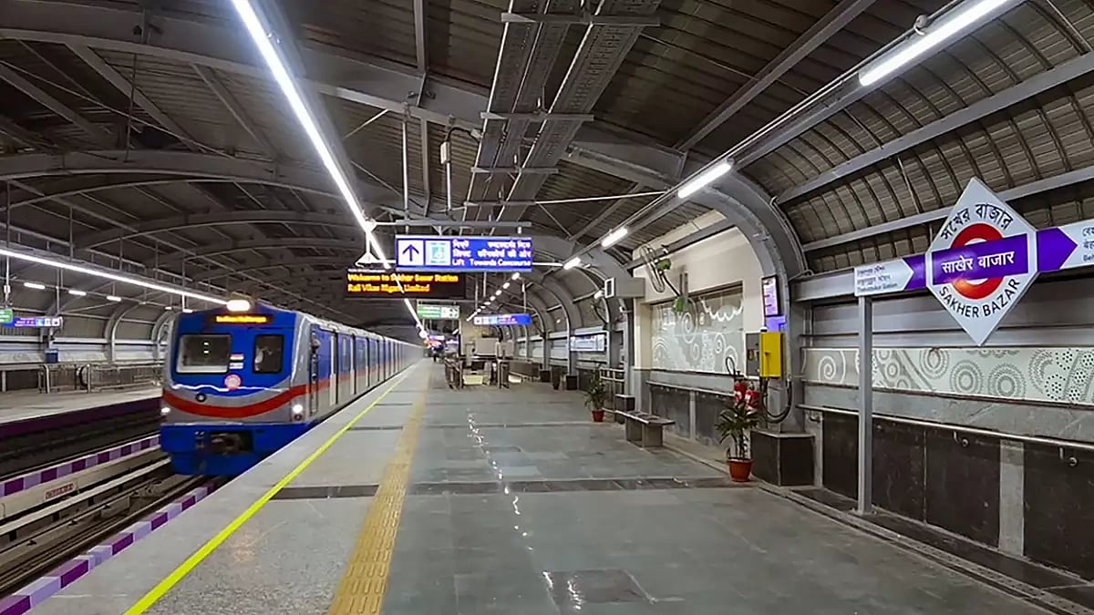 File Image : From April 1 to May 13, a total of 13,19,173 paper-based QR tickets had been sold from different ticket counters of Sector Five-Sealdah in Kolkata Metro |