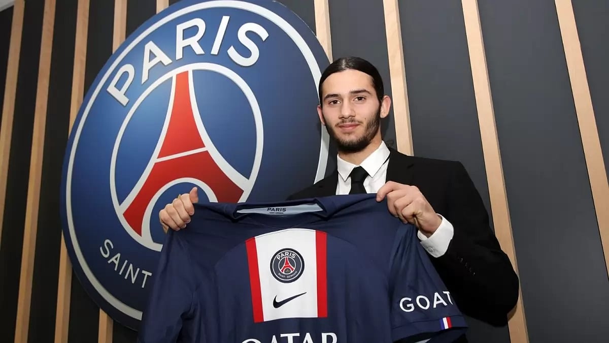 Housni's contract will keep him at PSG till 2026.