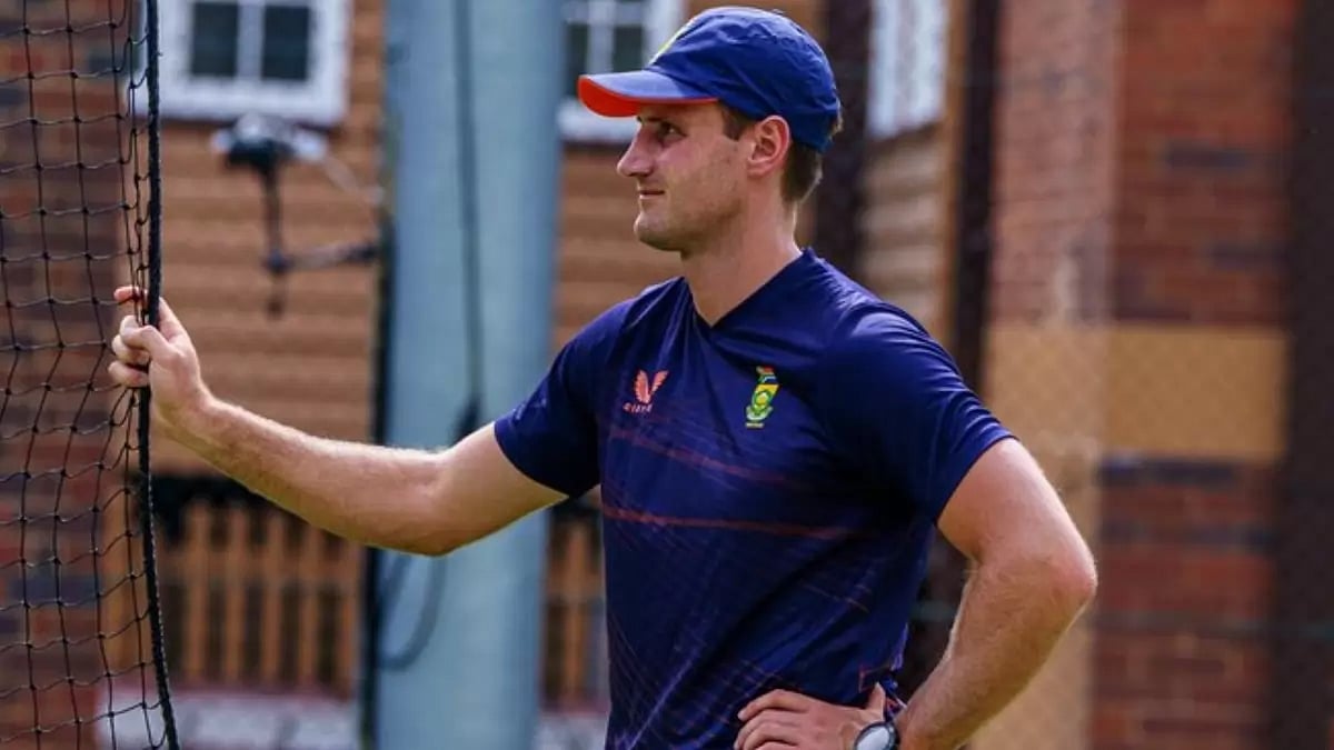 Batting at number three, de Bruyn had scores of 12 and 28 in SA's innings defeat in Melbourne.