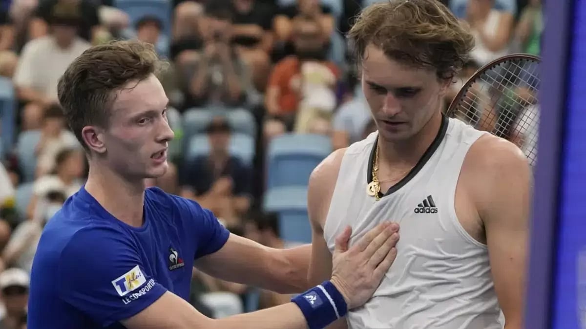 This was Alexander Zverev's (R) first competitve match since the Roland Garros semifinal against Nadal.