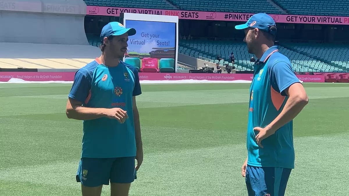 Morris in conversation with Hazlewood at the SCG in Sydney ahead of the 3rd AUS Vs SA Test.
