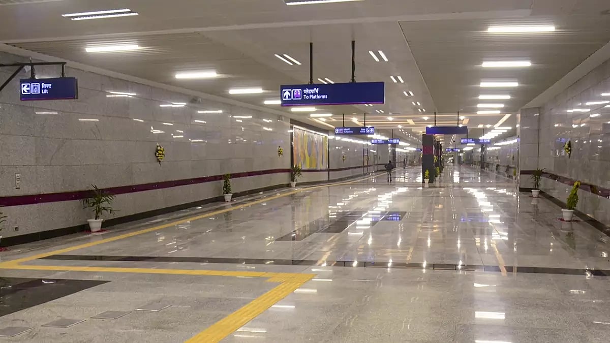 Subway connecting Delhi metro to IGI Airport T-1