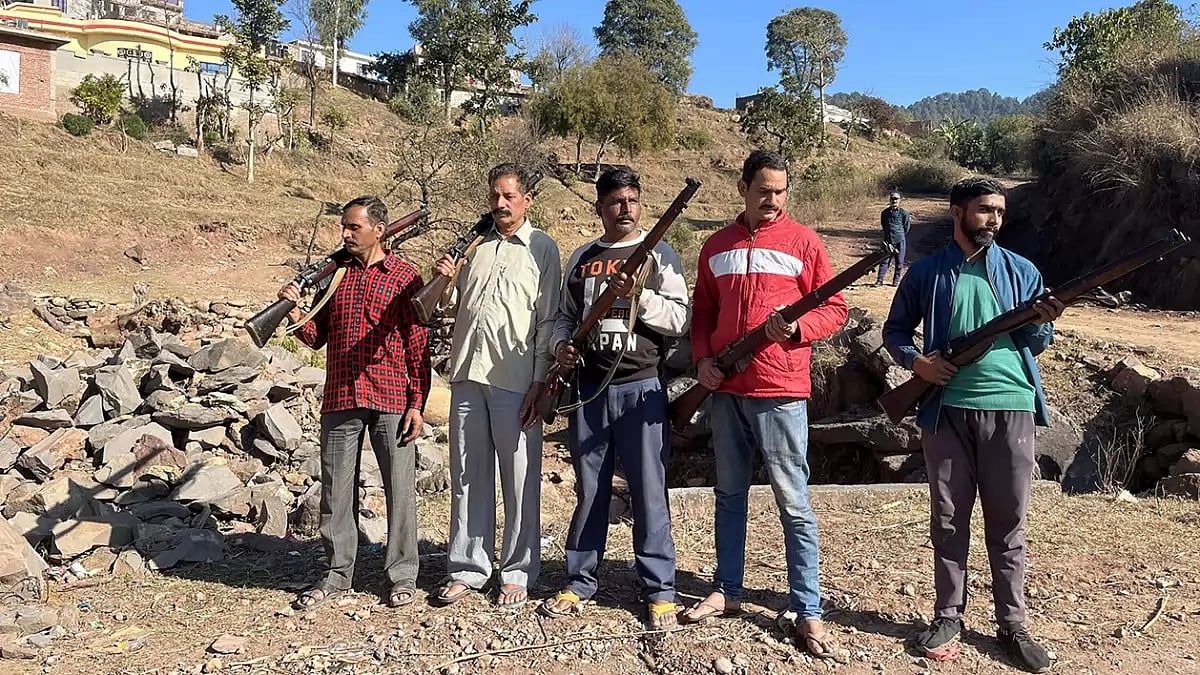 VDC members with weapons after Rajouri attacks 