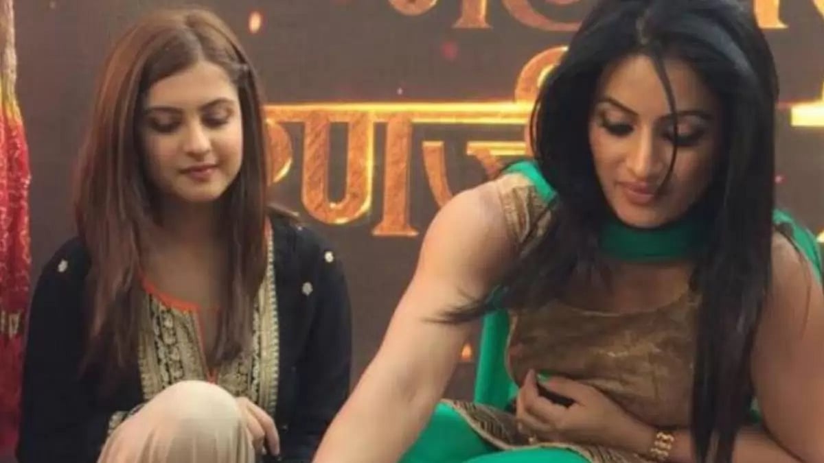 Tunisha Sharma with her friend Sonia Singh