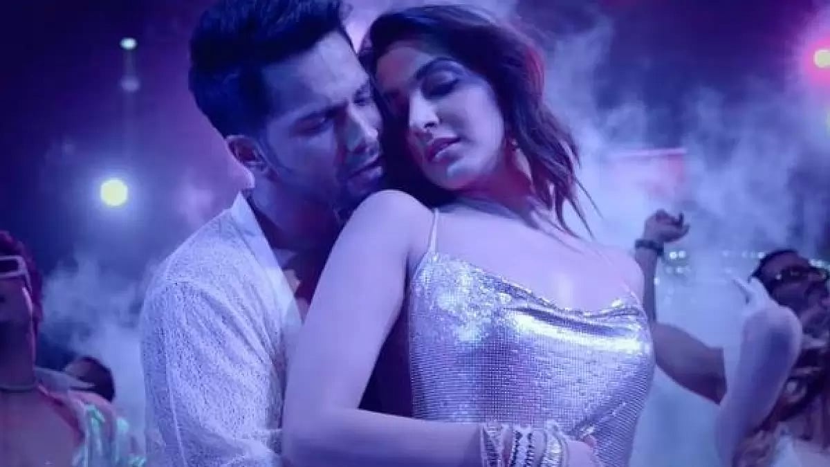 Varun Dhawan And Kiara Advani In A Still From 'Rangi Saari'