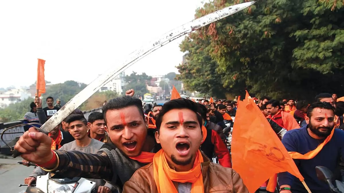 Bajrang Dal Members Hand Over A Man To Police For Alleged Cow Smuggling