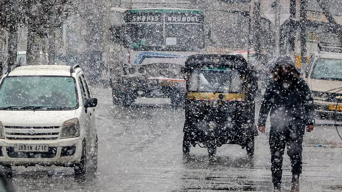 Snowfall in Srinagar
