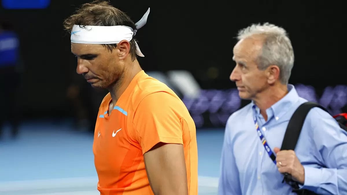The former champion had pulled up awkwardly at the end of a point late in the second set.