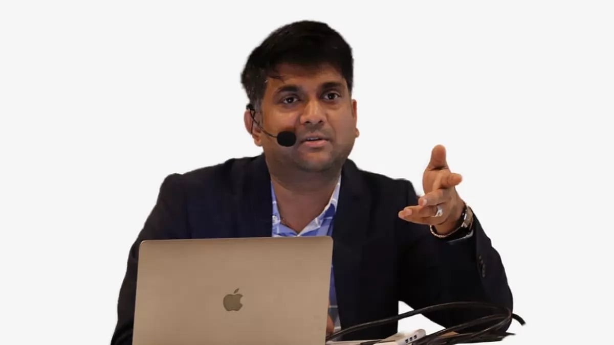 Dr. Mukul Agarwal