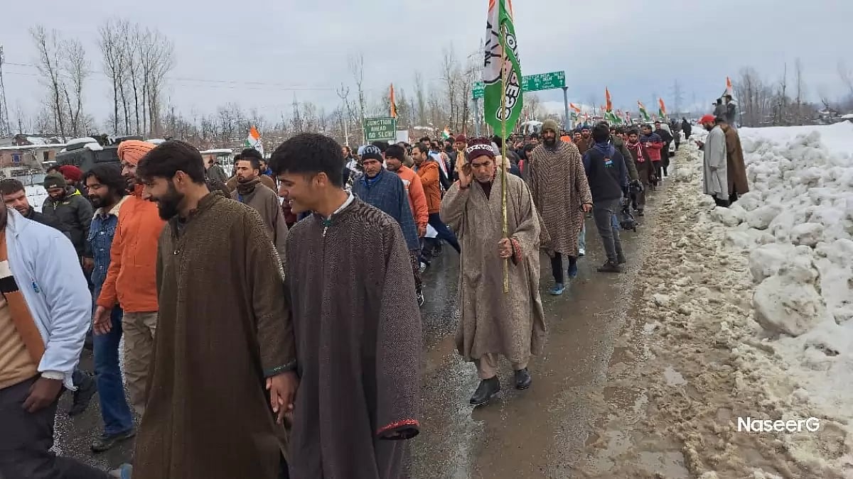Kashmiris at Qazigund at Rahul Gandhi-led Congress partys Bharat Jodo Yatra