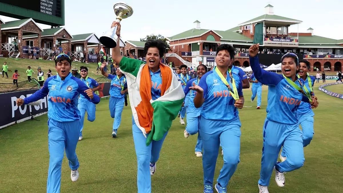 Indian team, led by Shafali Verma, celebrate during teams lap of honour after WC win.