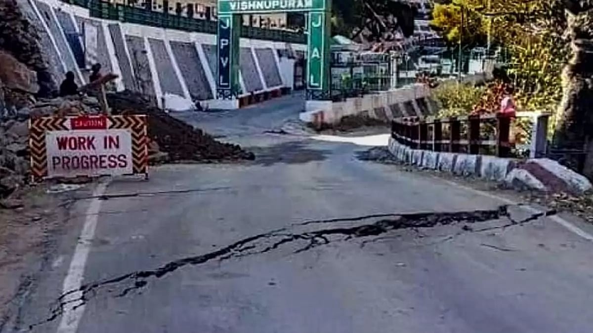 Massive cracks on the roads of Uttarakhands Joshimath