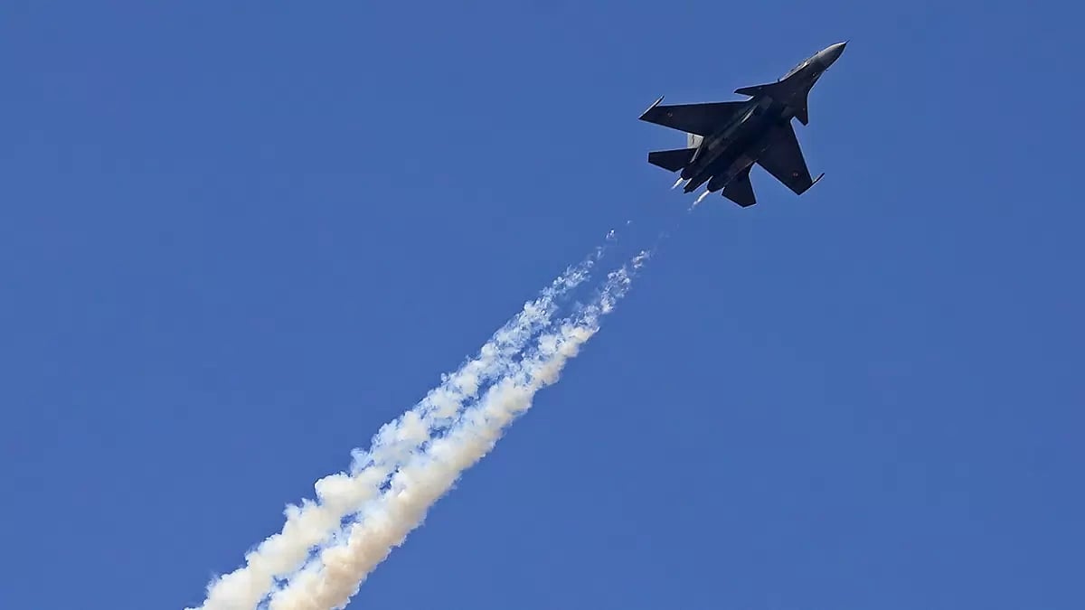 IAFs Sukhoi aircraft flies past during rehearsals for the upcoming Aero India-2023 air show in Bengaluru.