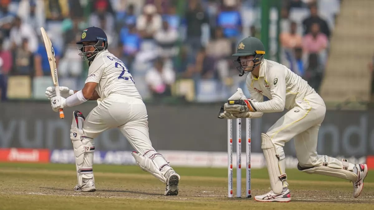 Cheteshwar Pujara bats on Day 3 of the 2nd Test against Australia on Sunday.