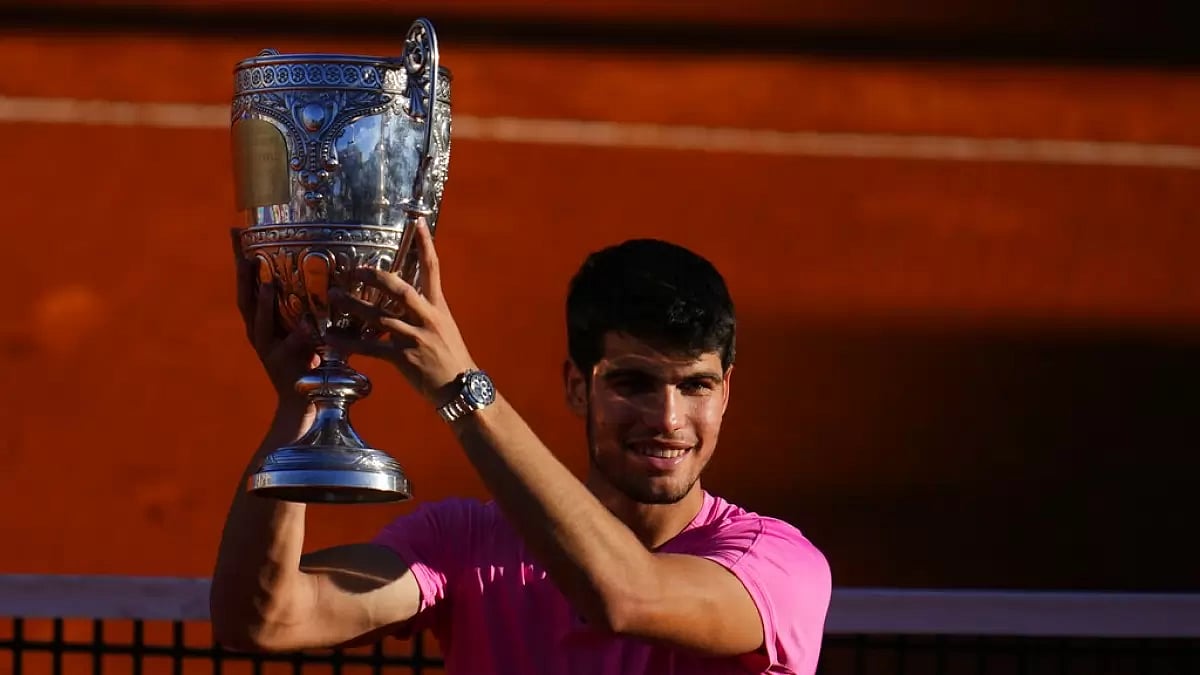 Alcaraz poses with the trophy after his victory over Norrie on Sunday.