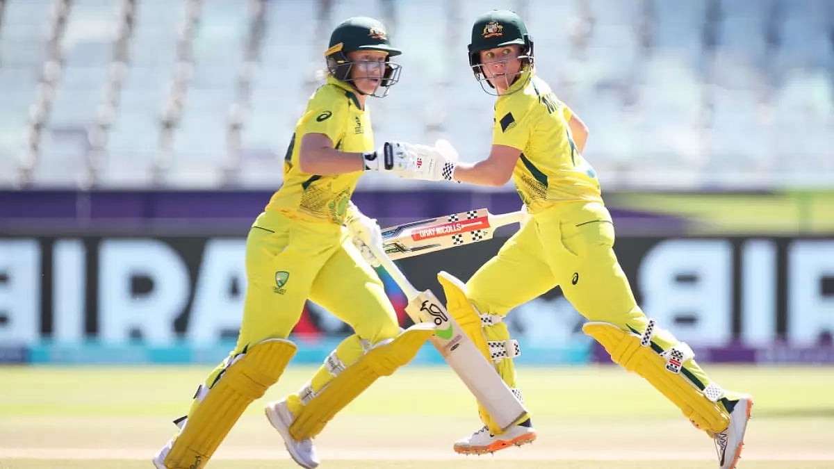 Healy, left, and Mooney shared a 52-run opening stand.