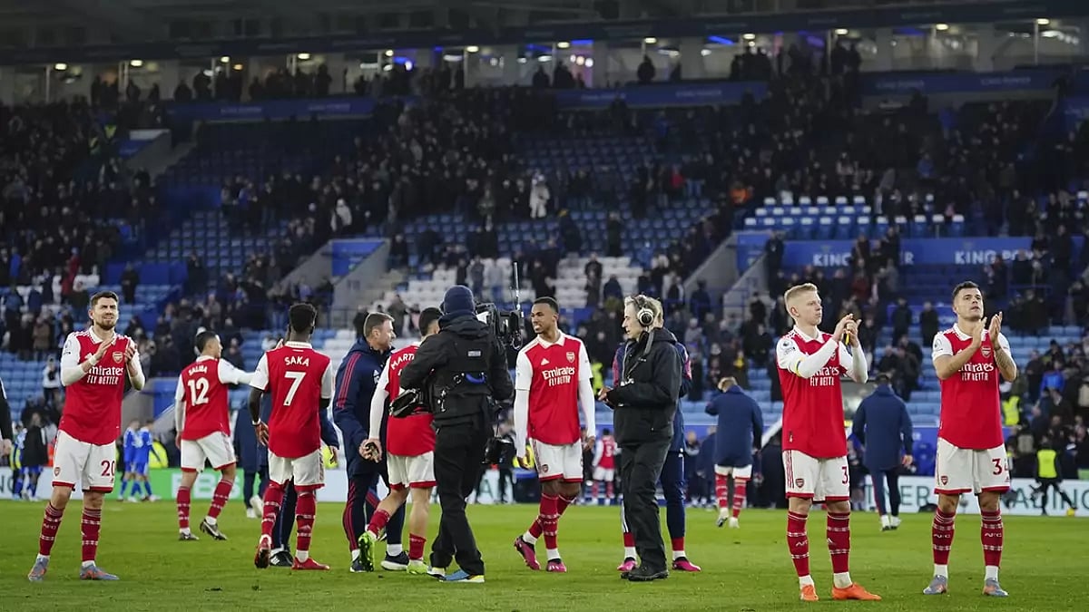 An Arsenal win send the Gunners five point ahead of the reigning champions, Manchester City.