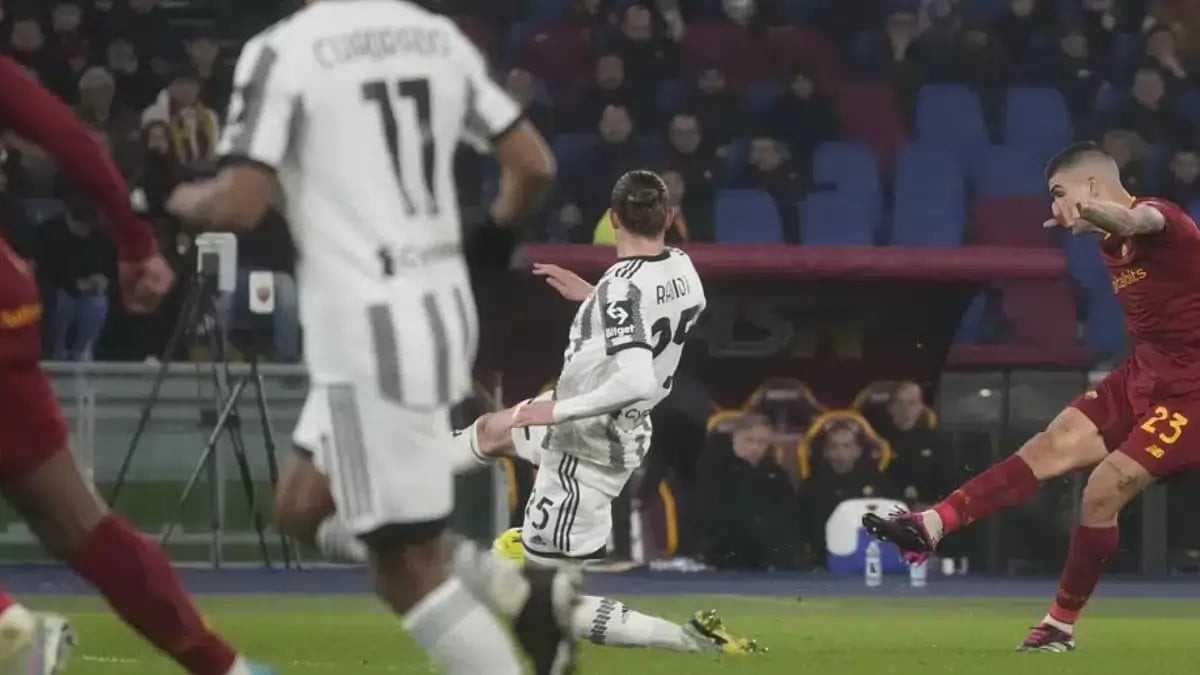 Roma is above 5th place AC Milan on GD after the defending champion lost at Fiorentina on Saturday.