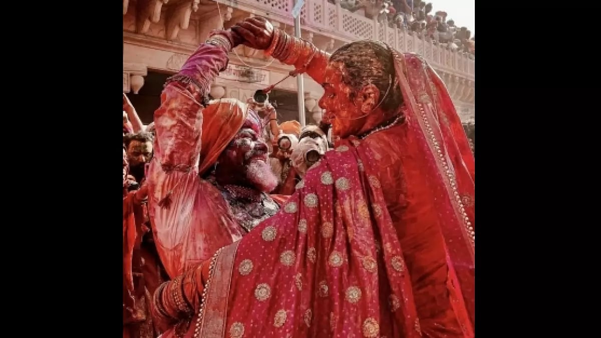 Ace Photographers Reveal How To Take Perfect Holi Shots With iPhone 14 Pro