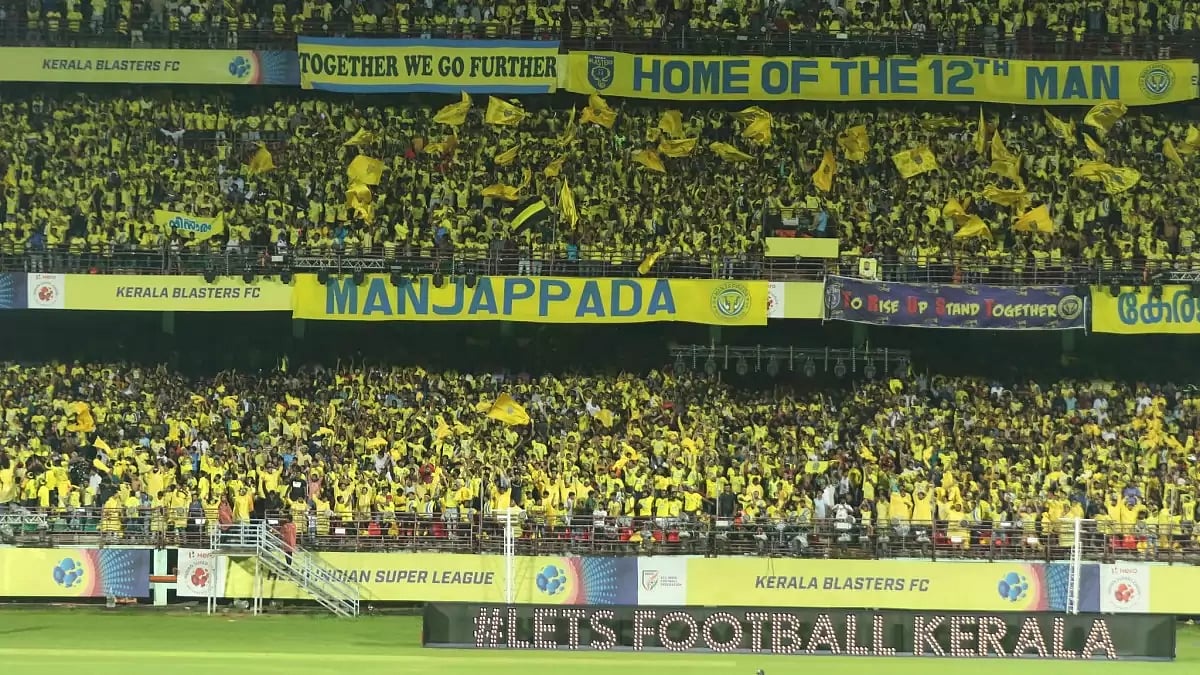KBFC coach Ivan Vukomanovic called back his players, staging a walkout.