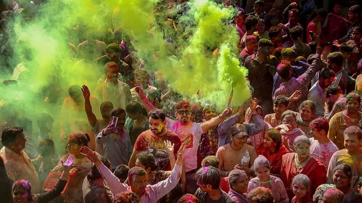 Holi celebrations at Durgiana Temple