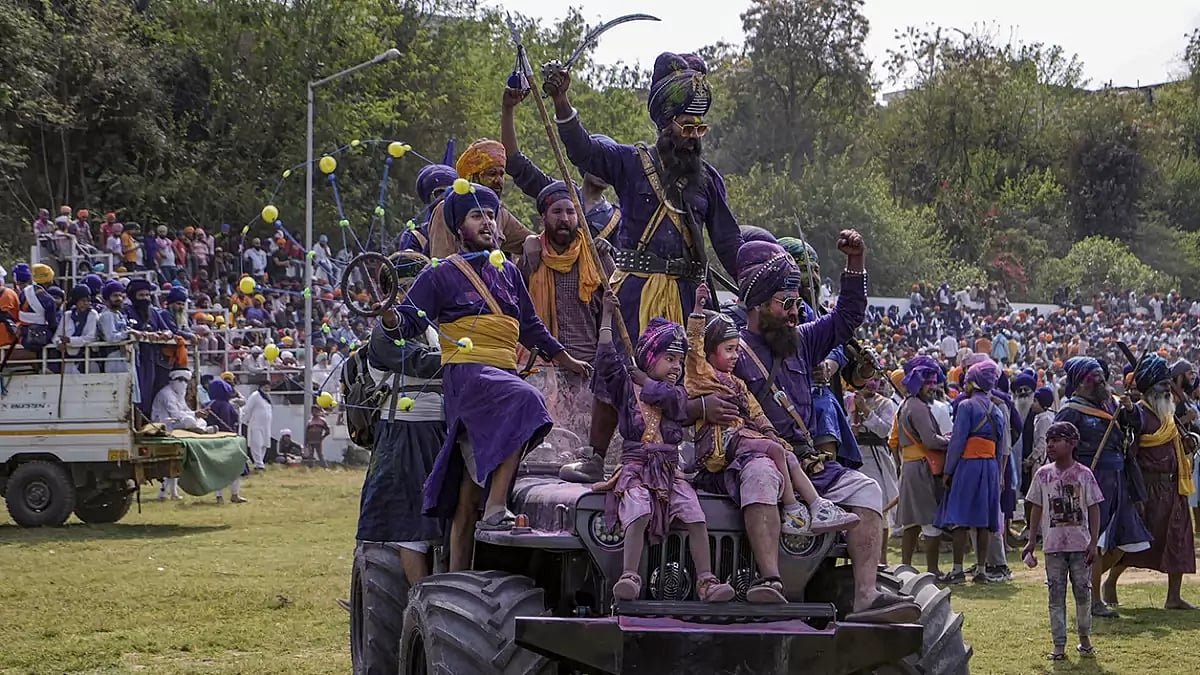 Hola Mohalla Festival