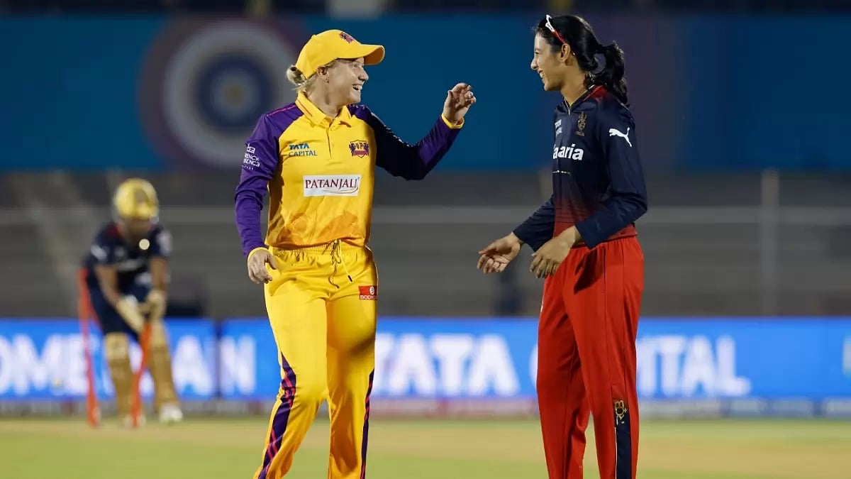 Alyssa Healy and Smriti Mandhana share a moment ahead of the toss on Friday.