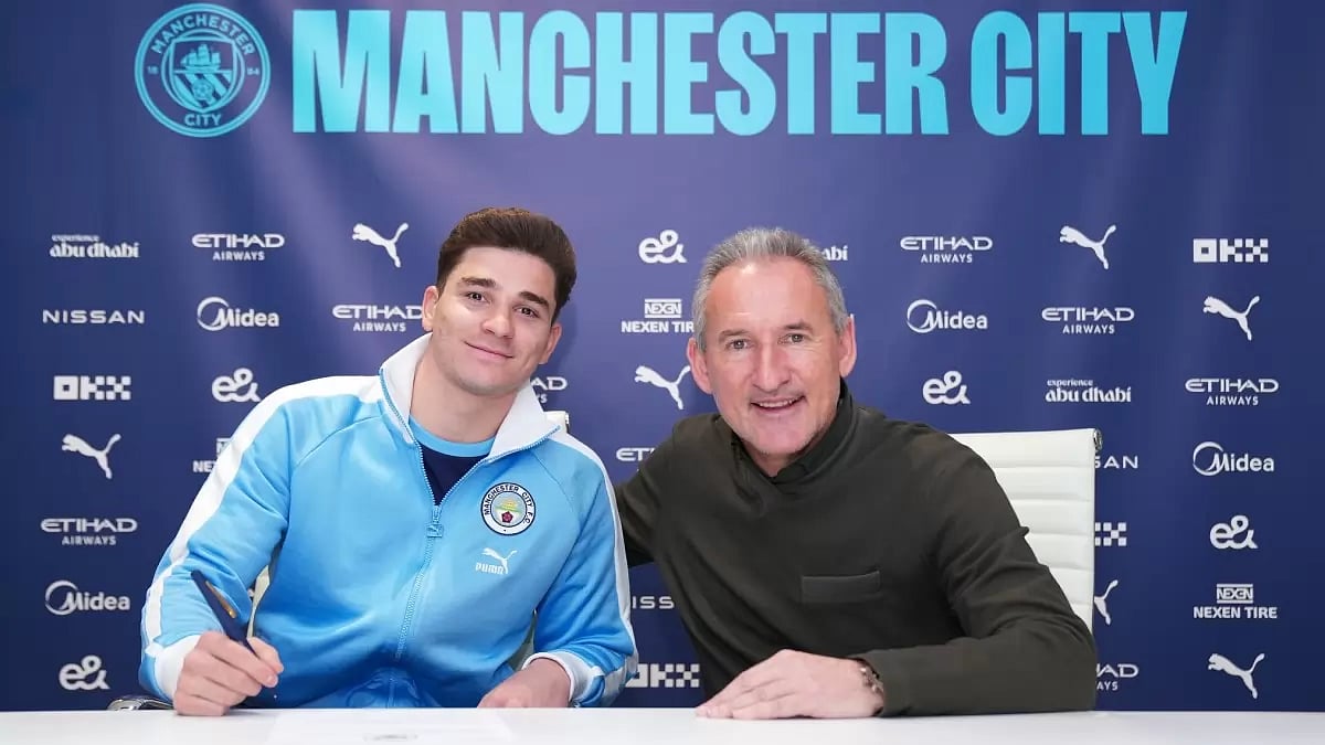 The contract extension will keep Alvarez in City till 2028.