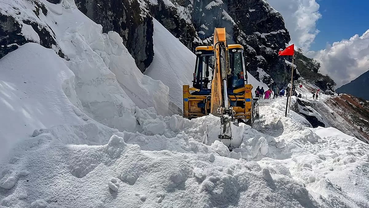 Several strategically important roads in North and East Sikkim blocked due to heavy snowfall