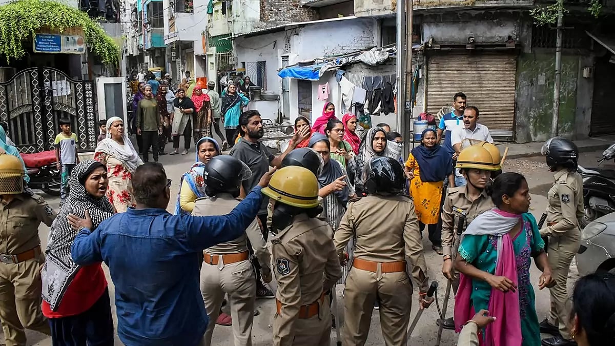 Stone pelting on Ram Navmi procession in Vadodara