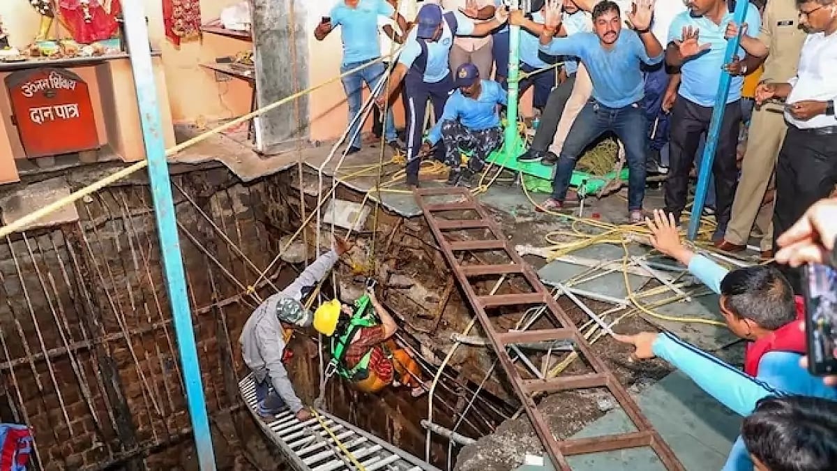 Rescue teams deployed at Beleshwar Mahadev Jhulelal temple in Indore after a slab collapsed yesterda